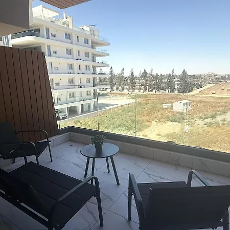 5 Min Walk To Mackenzie Beach, Stylish 1br Apartamento