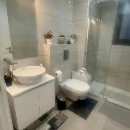 Apartamento 5 Min Walk To Mackenzie Beach, Stylish 1br