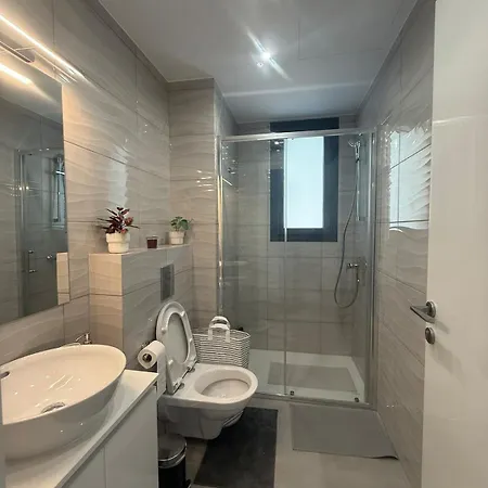 Apartamento 5 Min Walk To Mackenzie Beach, Stylish 1br *