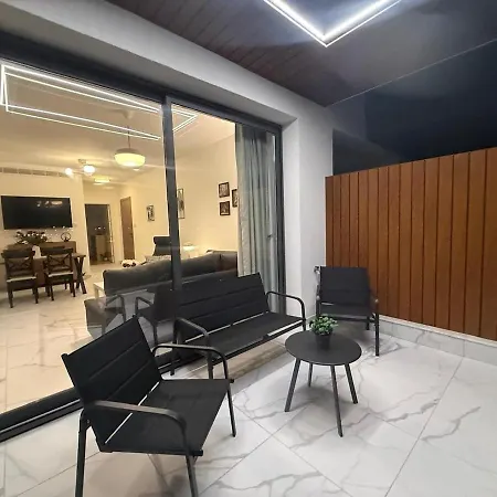 Apartamento 5 Min Walk To Mackenzie Beach, Stylish 1br Larnaca